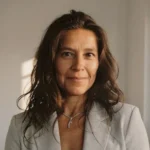 Catalina Calderón Åhgren, fundadora y jurista principal — quien lee y responde tu mensaje en español